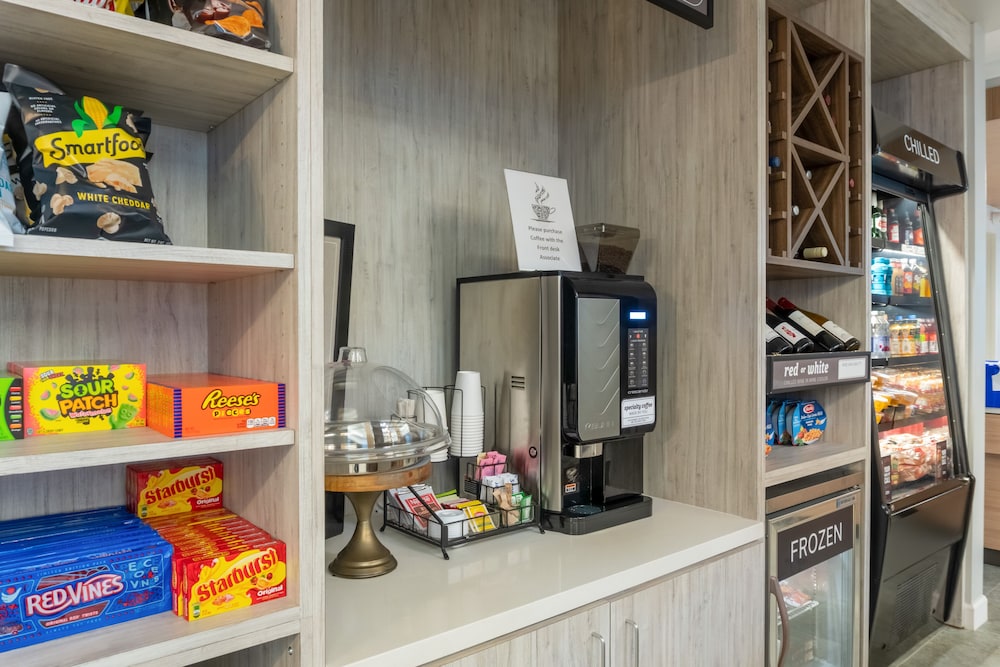 Hilton Garden Inn Plymouth — Restaurant & bars in Plymouth, Michigan