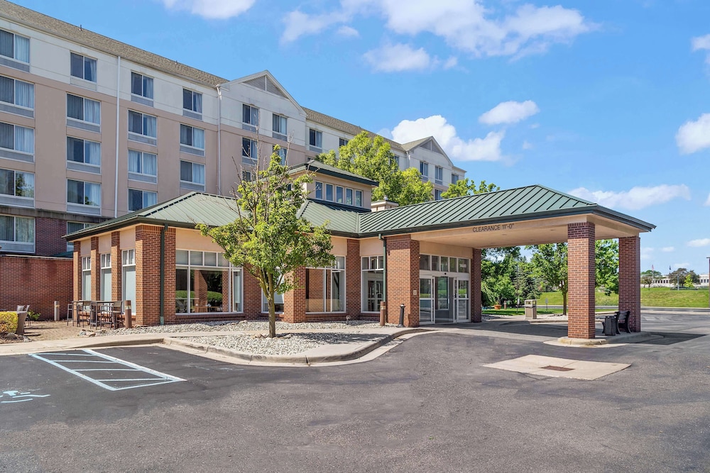 Hilton Garden Inn Plymouth — Hotel building in Plymouth, Michigan