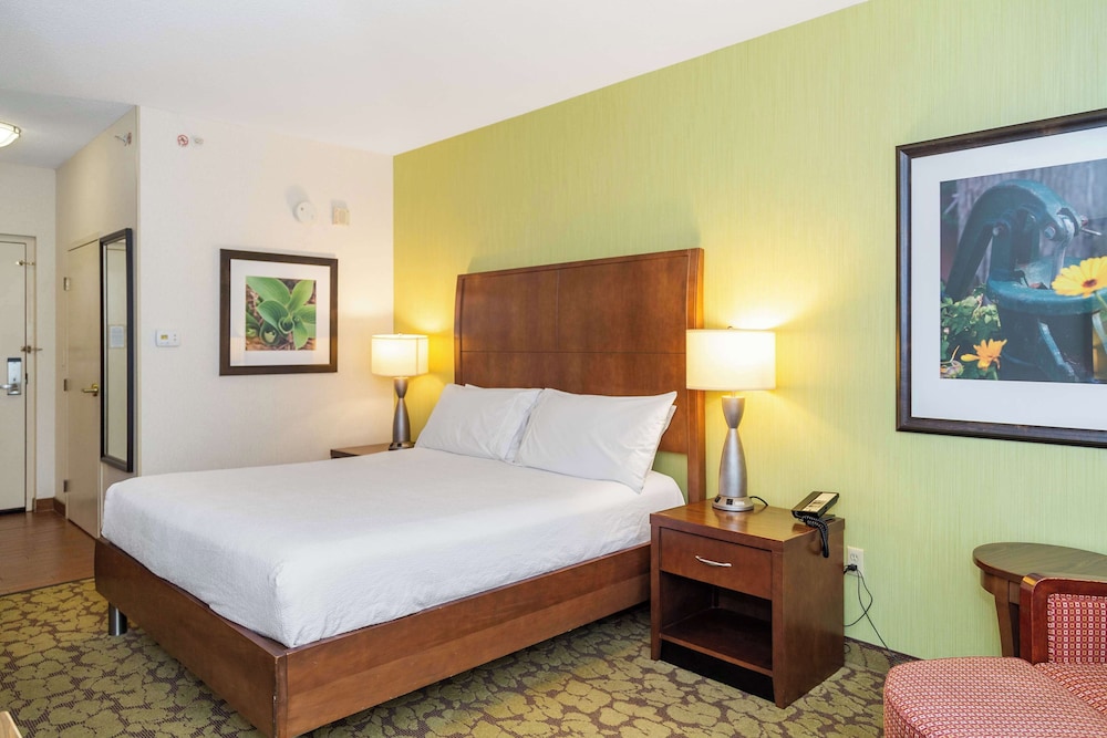 Hilton Garden Inn Plymouth — Hotel rooms in Plymouth, Michigan
