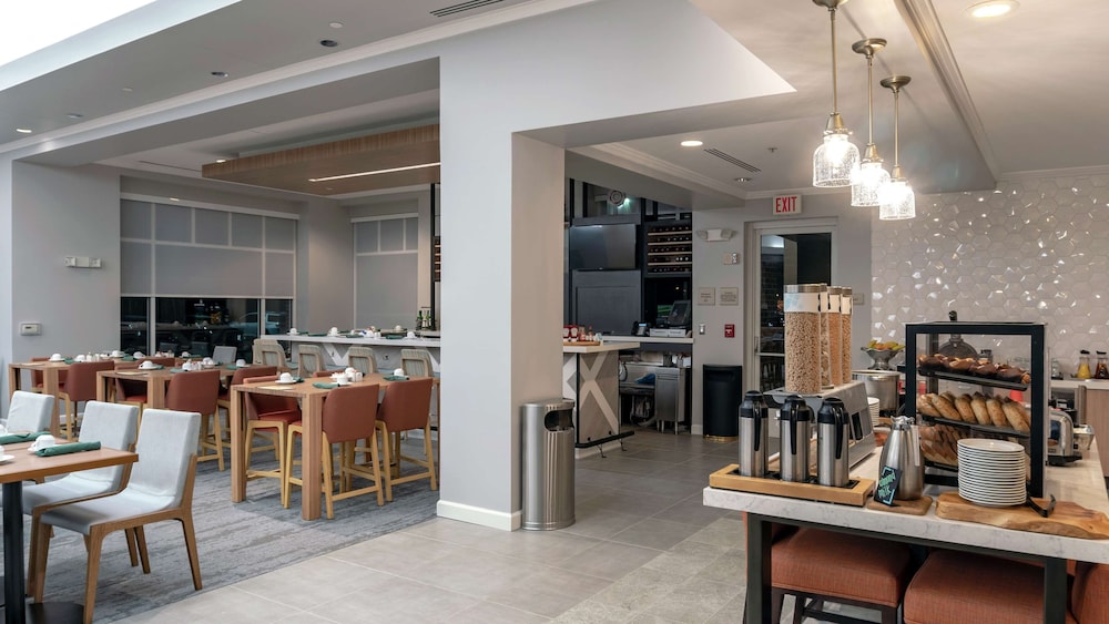 Hilton Garden Inn Plymouth — Restaurant & bars in Plymouth, Michigan
