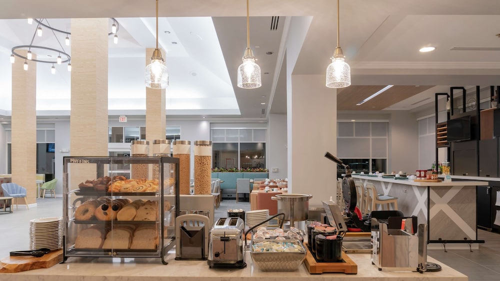 Hilton Garden Inn Plymouth — Restaurant & bars in Plymouth, Michigan
