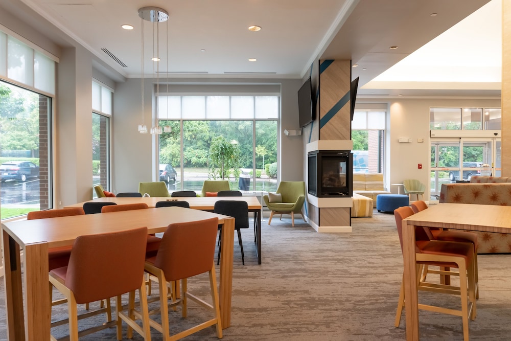 Hilton Garden Inn Plymouth — Restaurant & bars in Plymouth, Michigan