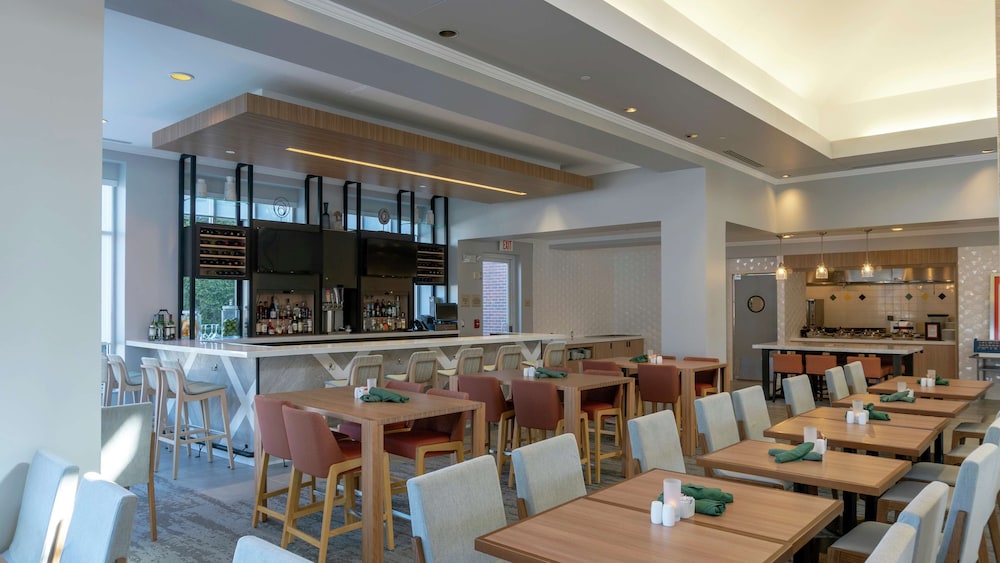Hilton Garden Inn Plymouth — Restaurant & bars in Plymouth, Michigan