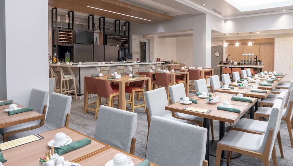 Hilton Garden Inn Plymouth — Restaurant & bars in Plymouth, Michigan