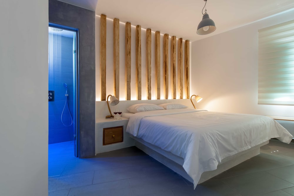 Neptune Luxury Spa Suites — Hotel rooms in Akrotiri, South Aegean