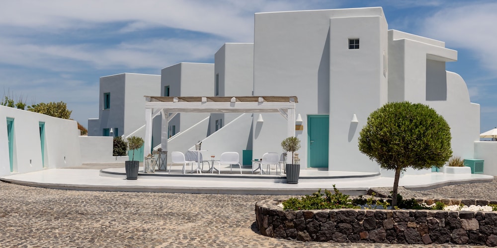 Neptune Luxury Spa Suites — Hotel building in Akrotiri, South Aegean