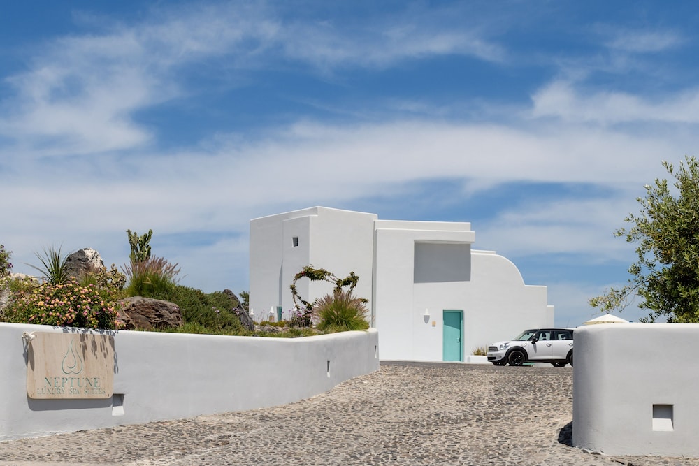 Neptune Luxury Spa Suites — Hotel building in Akrotiri, South Aegean