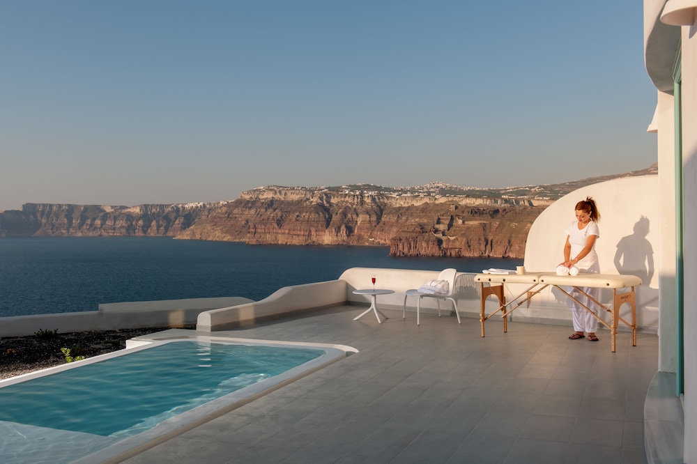 Neptune Luxury Spa Suites — Swimming pool in Akrotiri, South Aegean