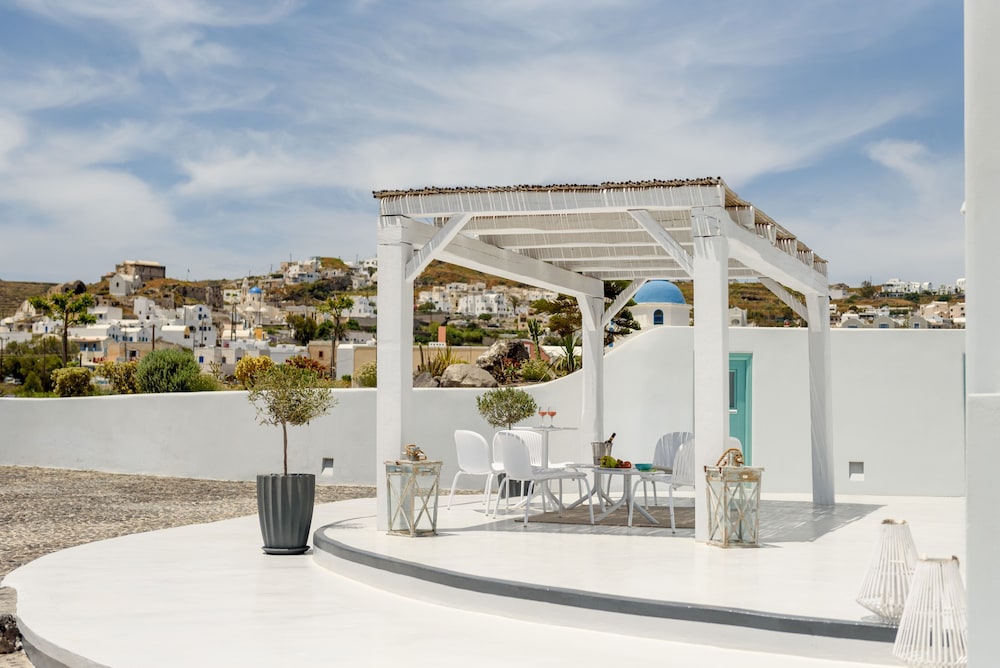 Neptune Luxury Spa Suites — Hotel building in Akrotiri, South Aegean