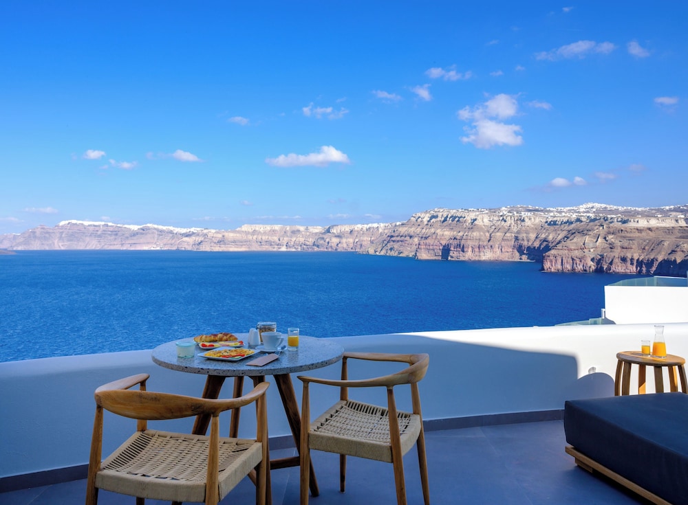 Neptune Luxury Spa Suites — Restaurant & bars in Akrotiri, South Aegean