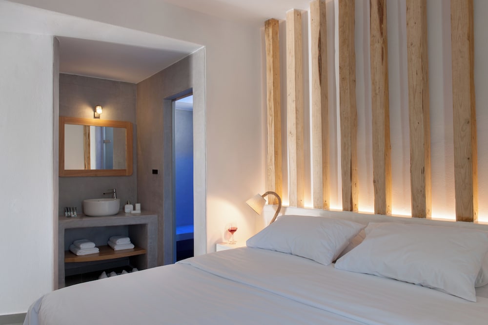 Neptune Luxury Spa Suites — Hotel rooms in Akrotiri, South Aegean