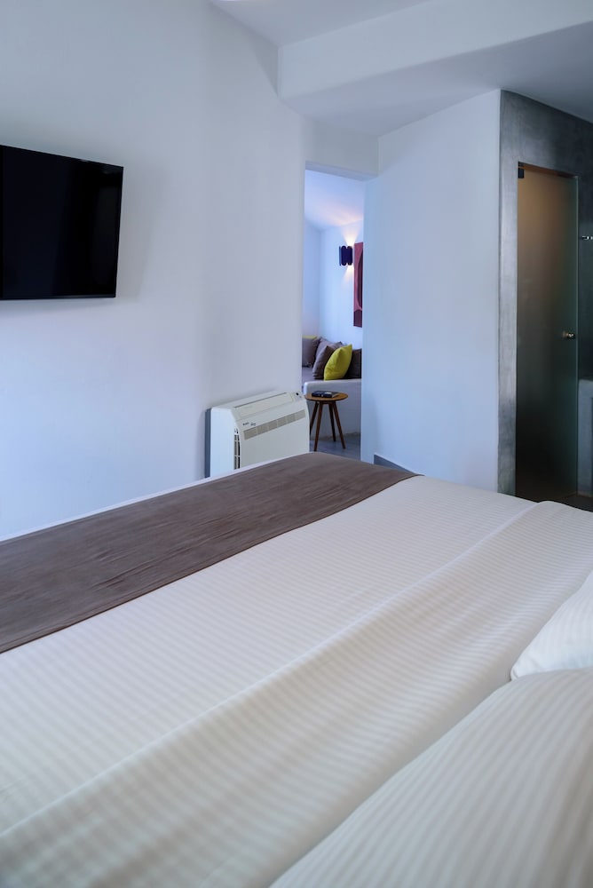 Neptune Luxury Spa Suites — Hotel rooms in Akrotiri, South Aegean