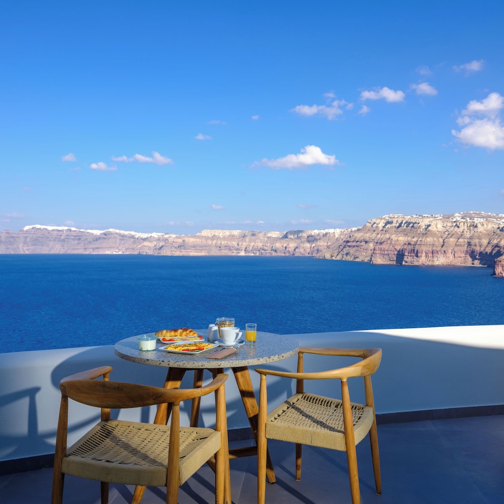 Neptune Luxury Spa Suites — Restaurant & bars in Akrotiri, South Aegean