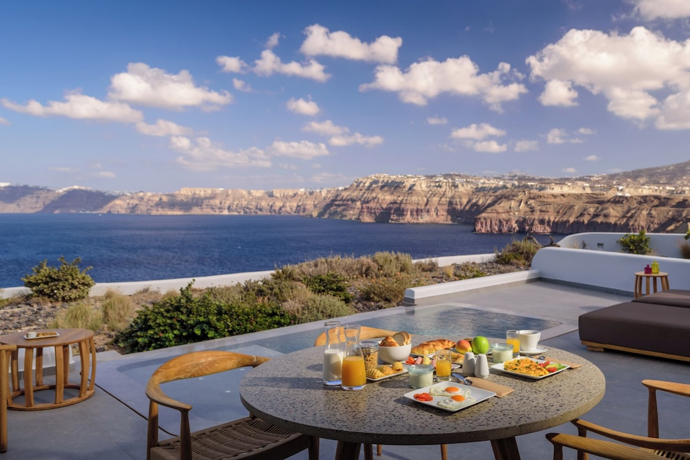 Neptune Luxury Spa Suites — Restaurant & bars in Akrotiri, South Aegean