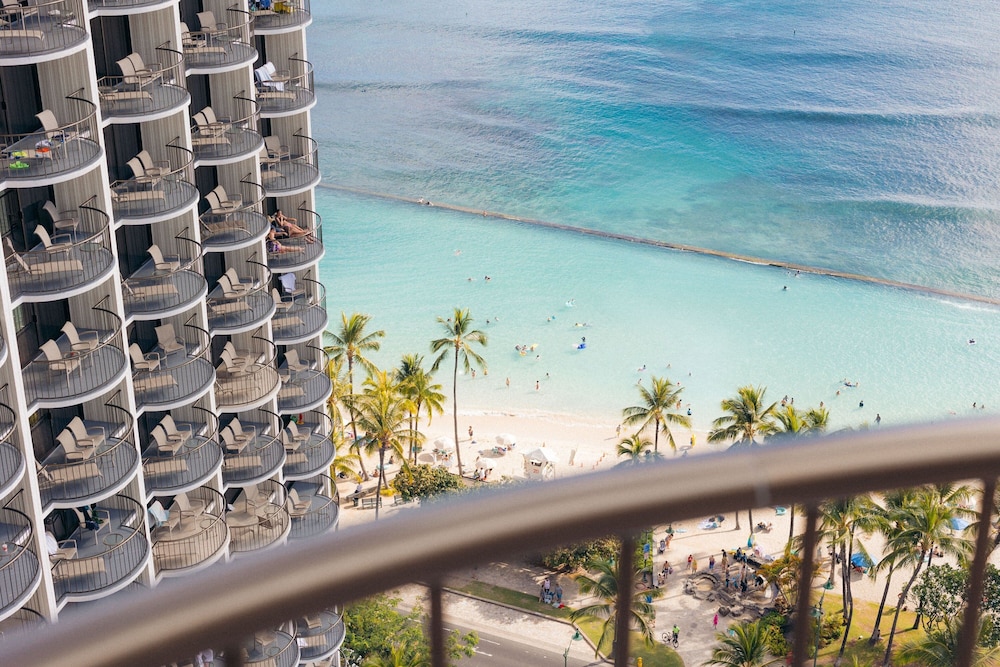 Waikiki Beach Marriott Resort & Spa — Beach in Honolulu, Hawaii