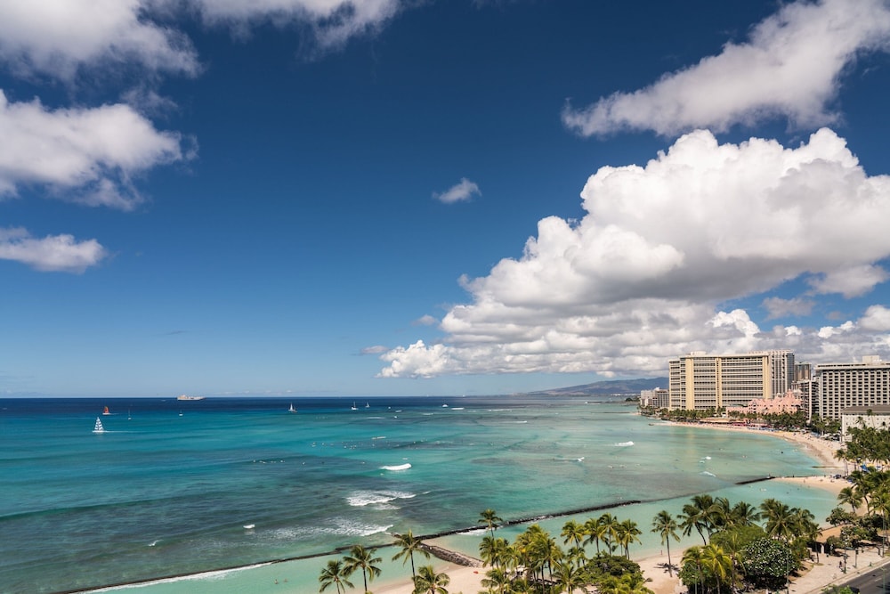 Waikiki Beach Marriott Resort & Spa — Beach in Honolulu, Hawaii