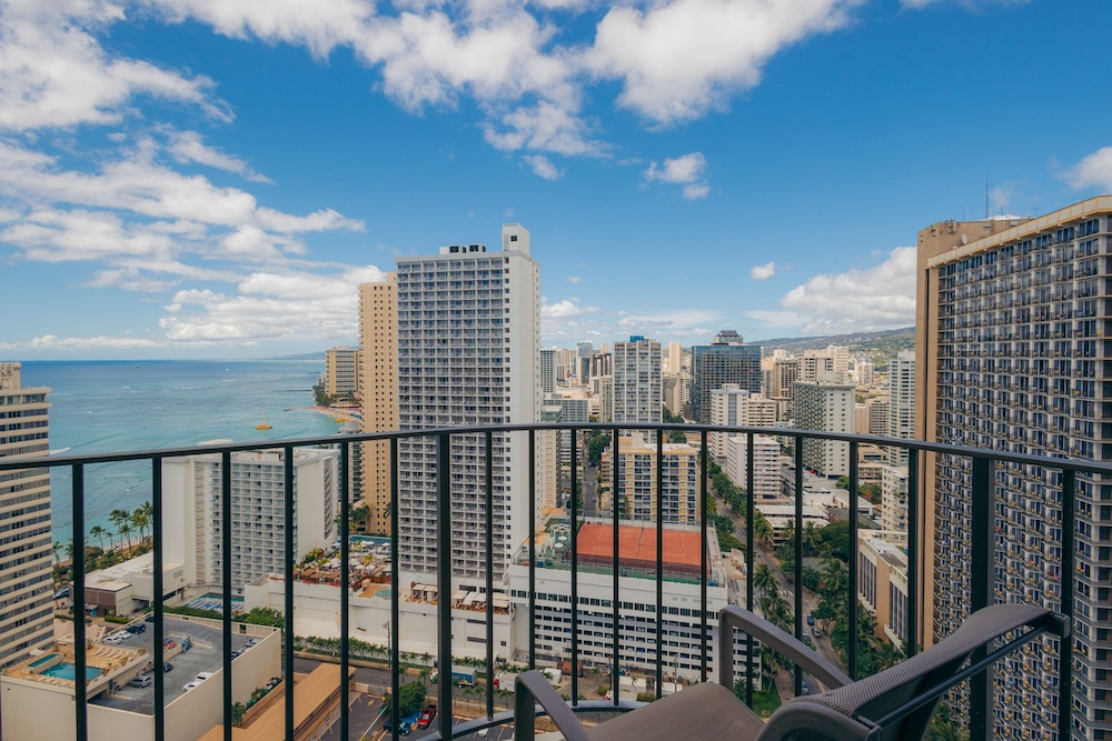 Waikiki Beach Marriott Resort & Spa — Attractions in the area in Honolulu, Hawaii