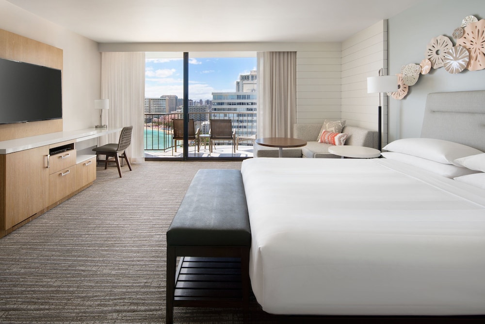 Waikiki Beach Marriott Resort & Spa — Hotel rooms in Honolulu, Hawaii