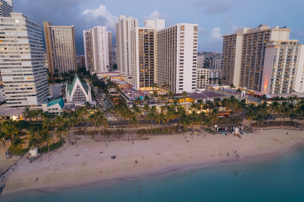 Waikiki Beach Marriott Resort & Spa — Beach in Honolulu, Hawaii