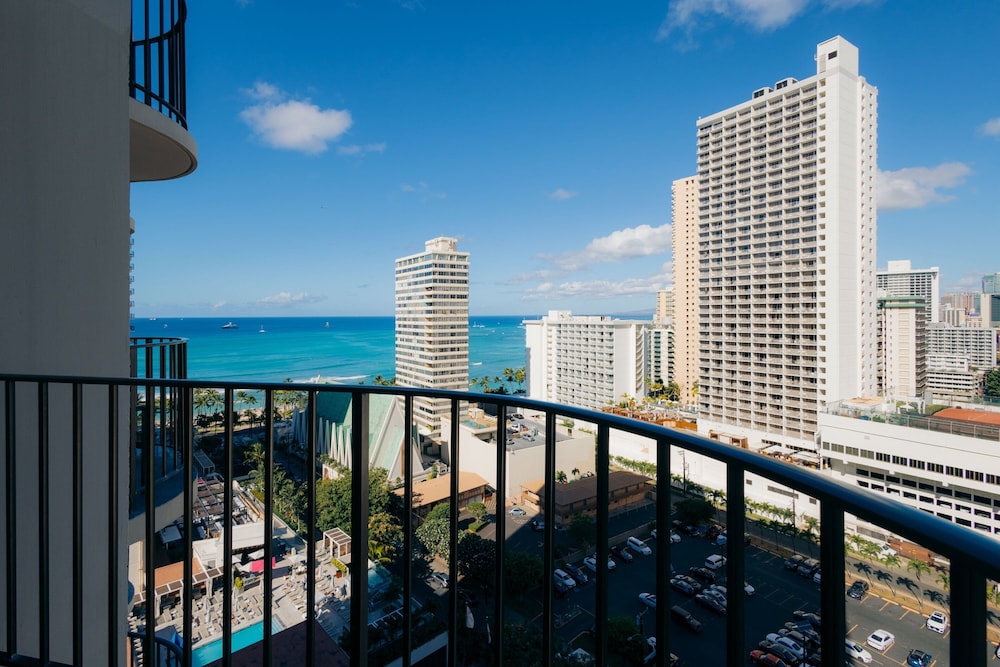 Waikiki Beach Marriott Resort & Spa — Attractions in the area in Honolulu, Hawaii