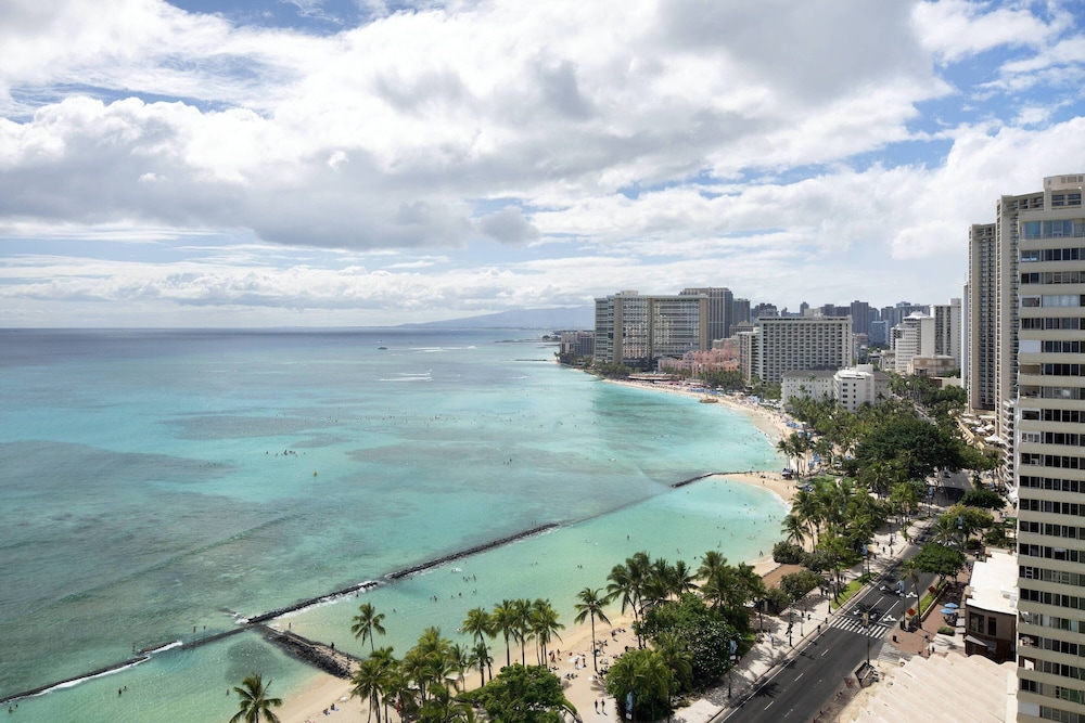 Waikiki Beach Marriott Resort & Spa — Beach in Honolulu, Hawaii