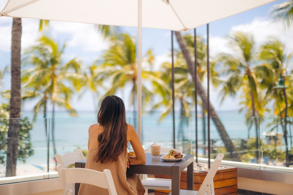 Waikiki Beach Marriott Resort & Spa — Restaurant & bars in Honolulu, Hawaii
