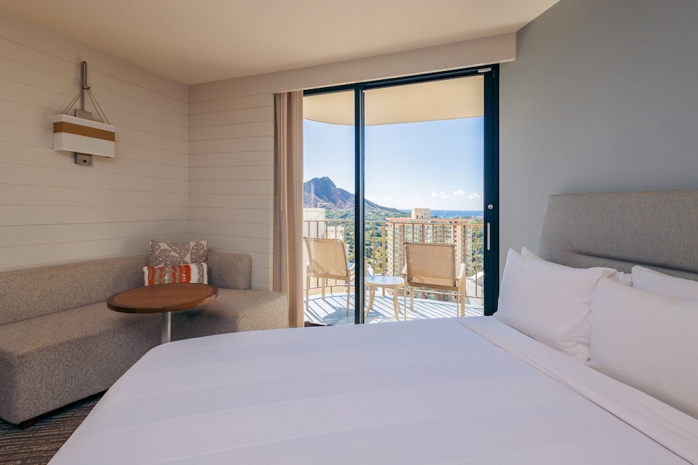 Waikiki Beach Marriott Resort & Spa — Hotel rooms in Honolulu, Hawaii