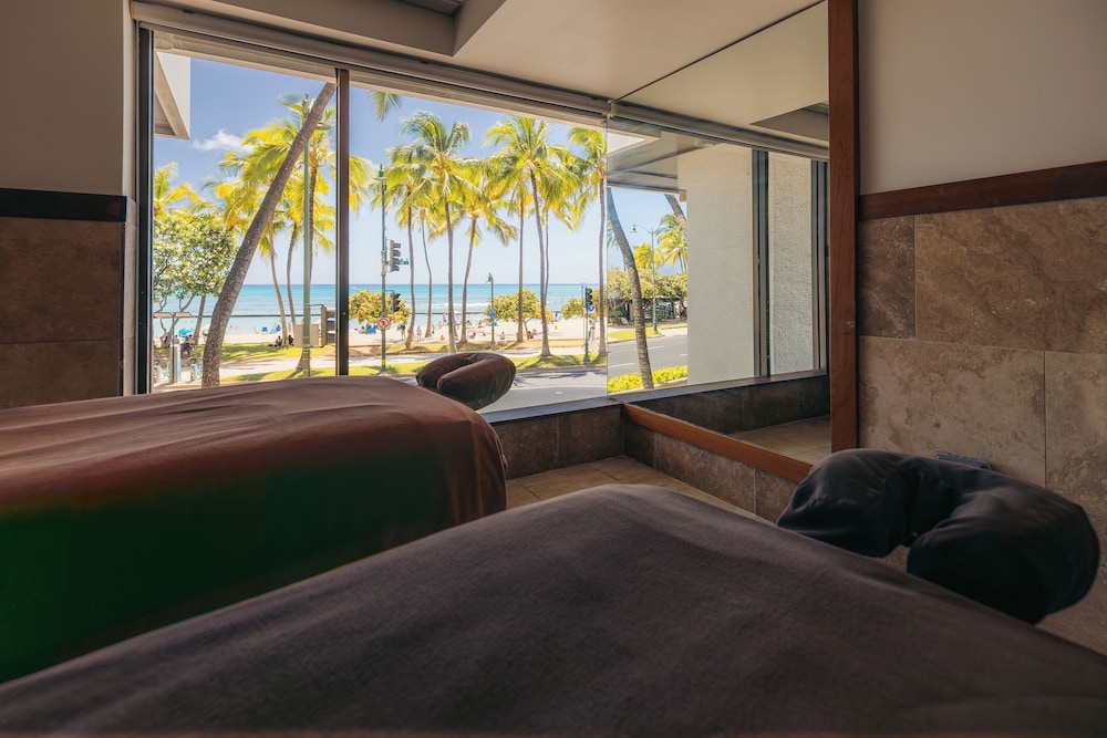 Waikiki Beach Marriott Resort & Spa — Hotel rooms in Honolulu, Hawaii
