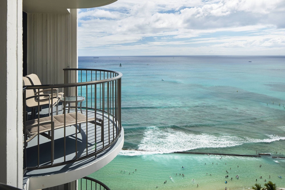Waikiki Beach Marriott Resort & Spa — Beach in Honolulu, Hawaii