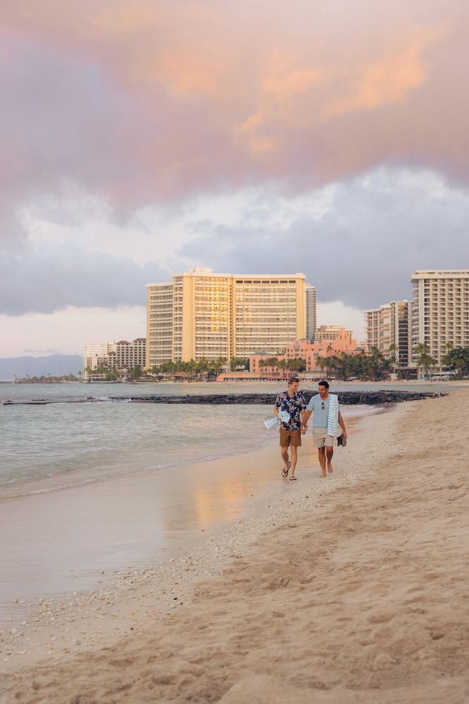 Waikiki Beach Marriott Resort & Spa — Beach in Honolulu, Hawaii