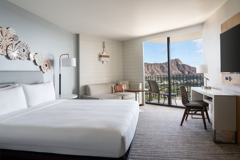 Waikiki Beach Marriott Resort & Spa — Hotel rooms in Honolulu, Hawaii
