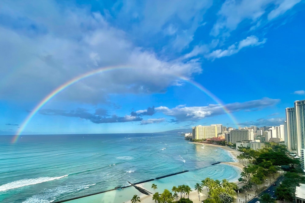 Waikiki Beach Marriott Resort & Spa — Attractions in the area in Honolulu, Hawaii