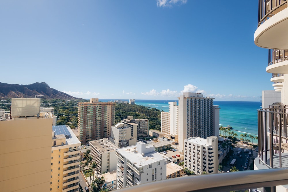 Waikiki Beach Marriott Resort & Spa — Attractions in the area in Honolulu, Hawaii