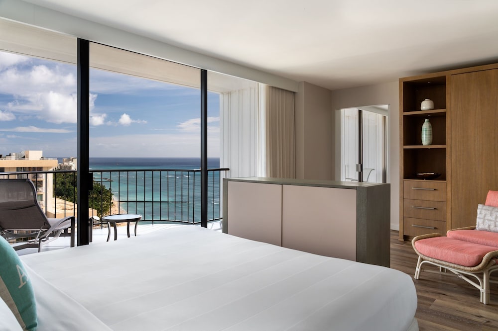 Waikiki Beach Marriott Resort & Spa — Hotel rooms in Honolulu, Hawaii