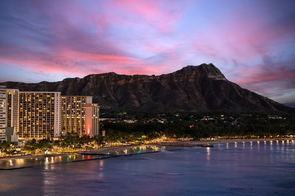 Waikiki Beach Marriott Resort & Spa — Attractions in the area in Honolulu, Hawaii