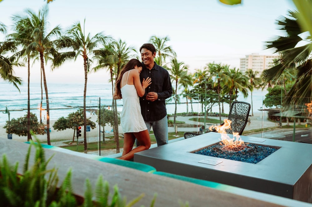 Waikiki Beach Marriott Resort & Spa — Restaurant & bars in Honolulu, Hawaii