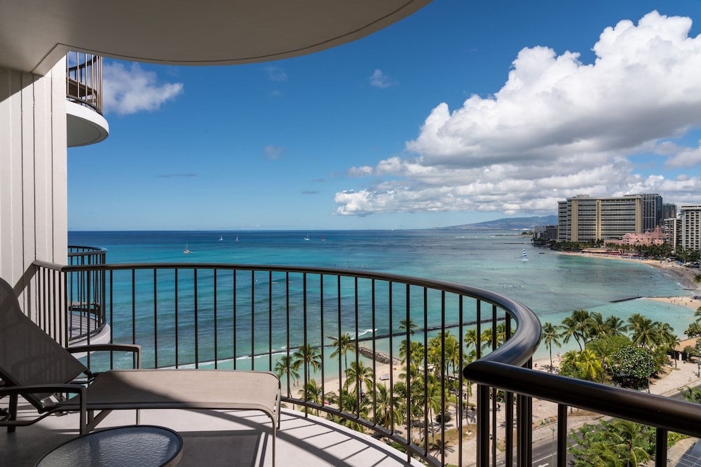 Waikiki Beach Marriott Resort & Spa — Hotel rooms in Honolulu, Hawaii