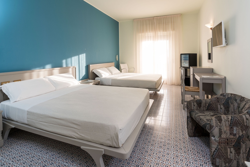 Saracen Sands Hotel & Congress Centre — Hotel rooms in Isola delle Femmine, Sicily