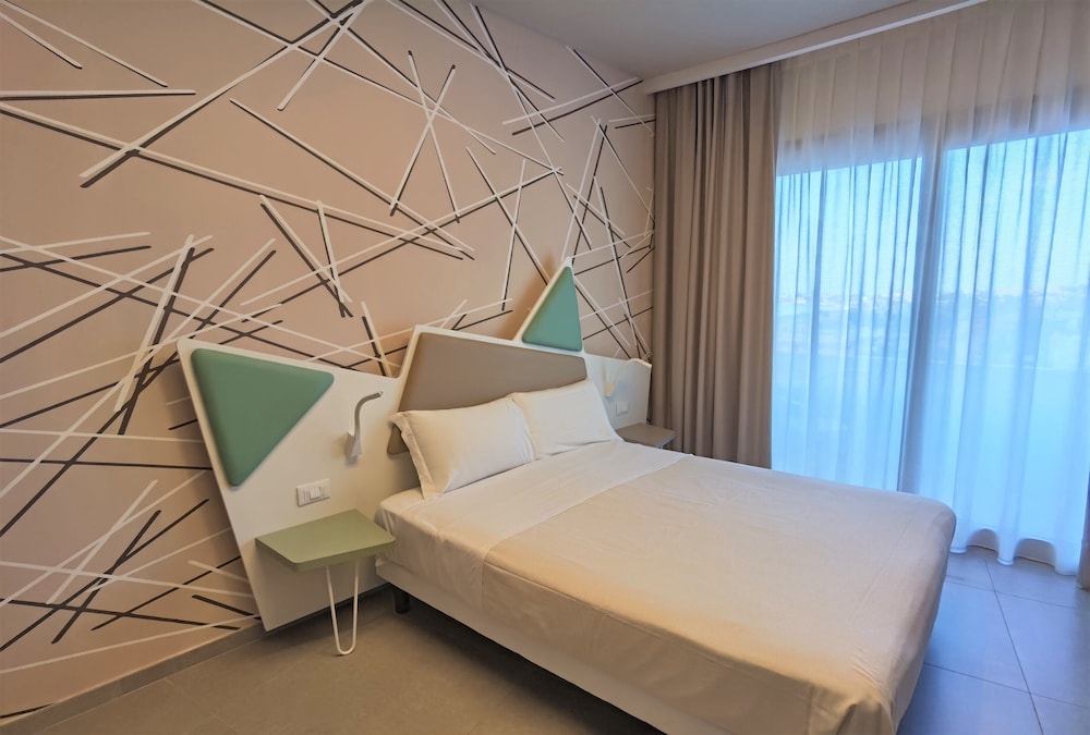 Saracen Sands Hotel & Congress Centre — Hotel rooms in Isola delle Femmine, Sicily