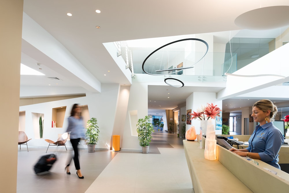 Saracen Sands Hotel & Congress Centre — Hotel building in Isola delle Femmine, Sicily