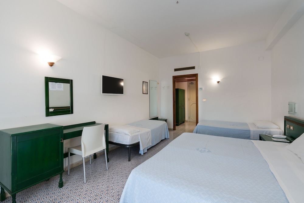 Saracen Sands Hotel & Congress Centre — Hotel rooms in Isola delle Femmine, Sicily