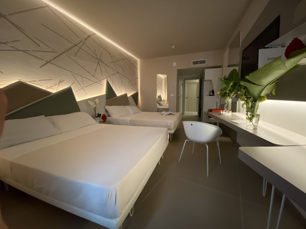 Saracen Sands Hotel & Congress Centre — Hotel rooms in Isola delle Femmine, Sicily
