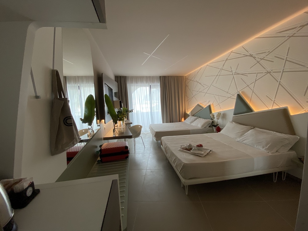 Saracen Sands Hotel & Congress Centre — Hotel rooms in Isola delle Femmine, Sicily