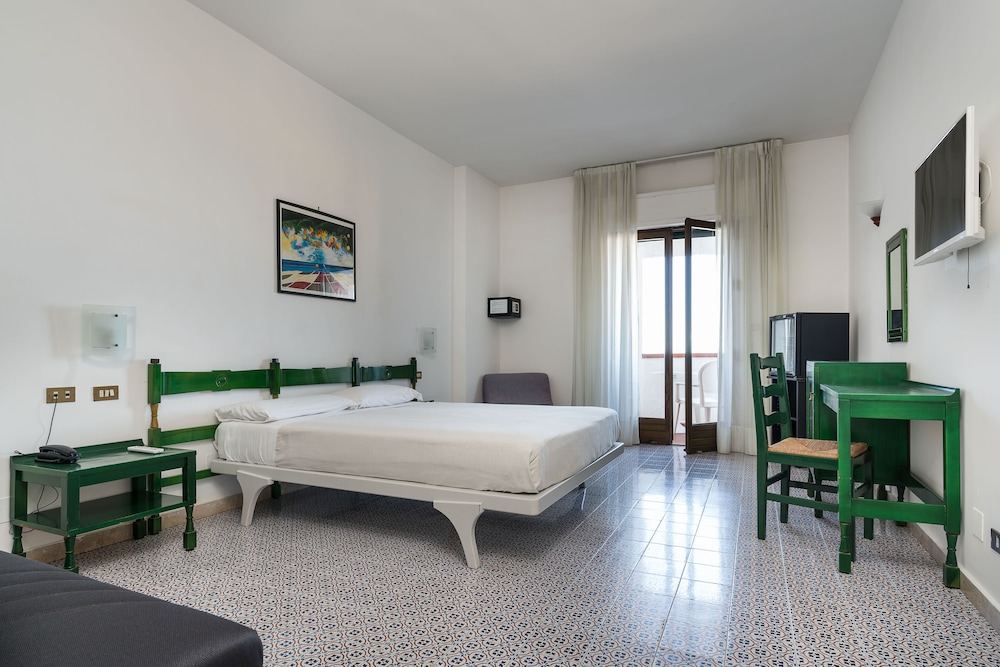 Saracen Sands Hotel & Congress Centre — Hotel rooms in Isola delle Femmine, Sicily