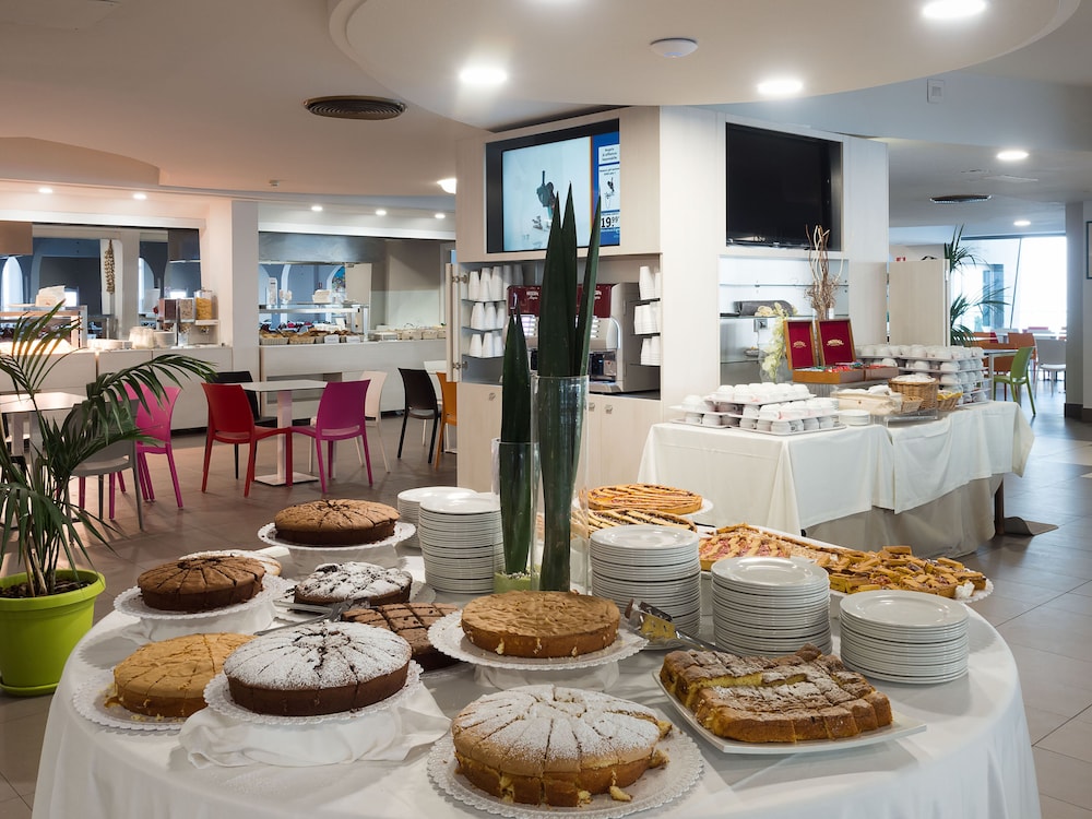 Saracen Sands Hotel & Congress Centre — Restaurant & bars in Isola delle Femmine, Sicily