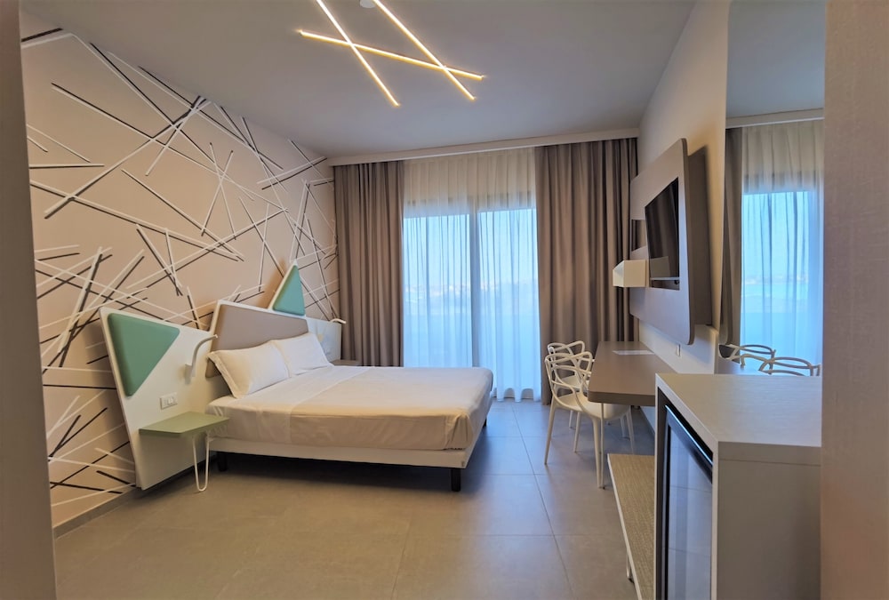 Saracen Sands Hotel & Congress Centre — Hotel rooms in Isola delle Femmine, Sicily