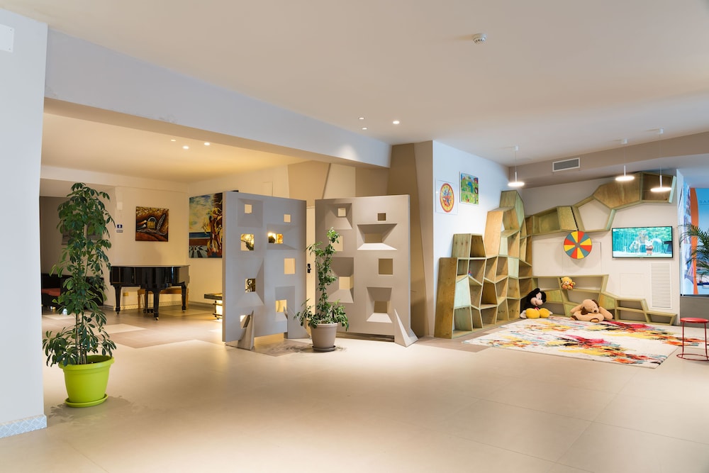 Saracen Sands Hotel & Congress Centre — Attractions for children in Isola delle Femmine, Sicily