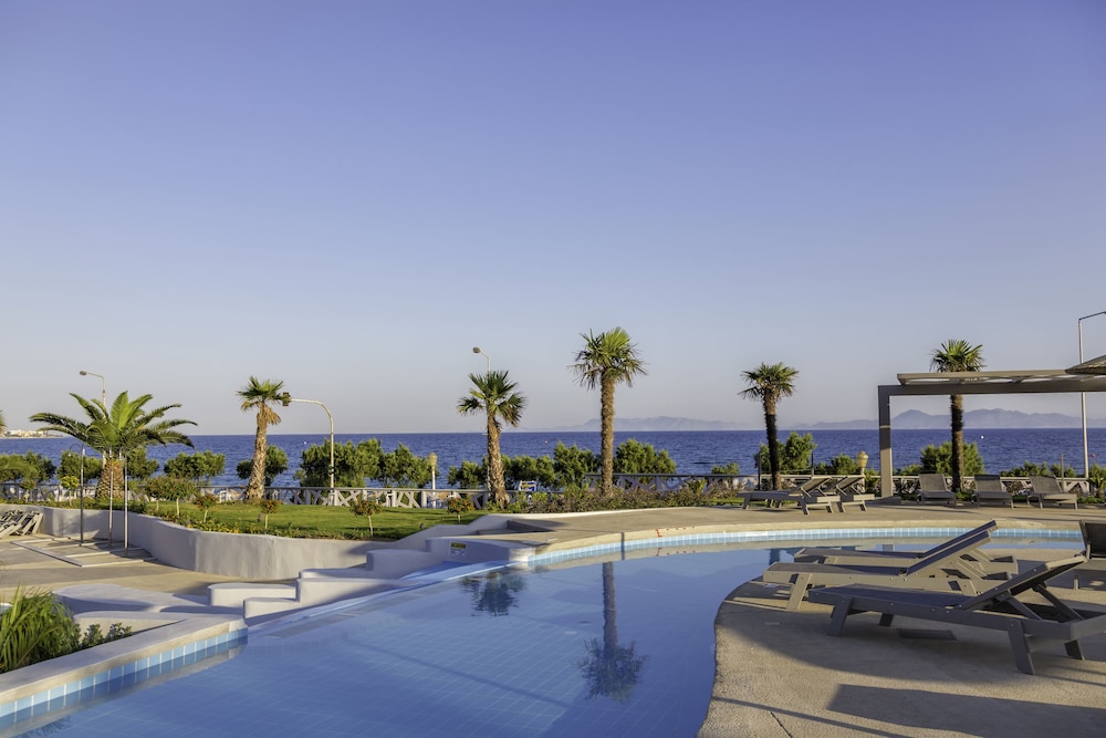 Akti Imperial Deluxe Resort & Spa Dolce by Wyndham - All inclusive — Swimming pool in Rhodes Town, South Aegean
