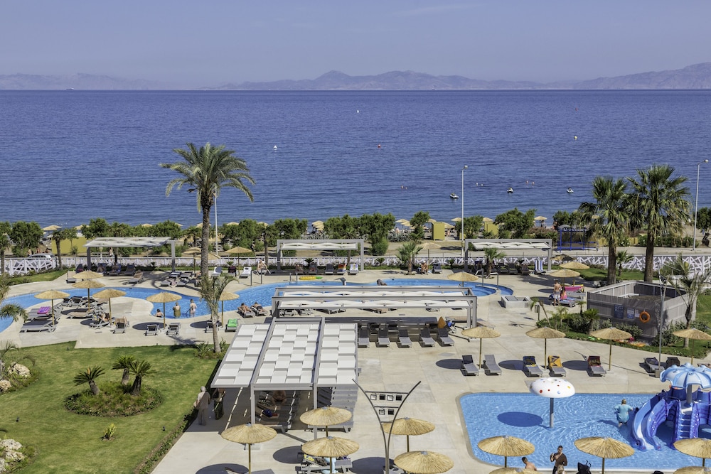 Akti Imperial Deluxe Resort & Spa Dolce by Wyndham - All inclusive — Swimming pool in Rhodes Town, South Aegean
