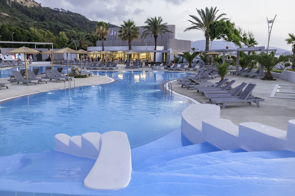 Akti Imperial Deluxe Resort & Spa Dolce by Wyndham - All inclusive — Swimming pool in Rhodes Town, South Aegean
